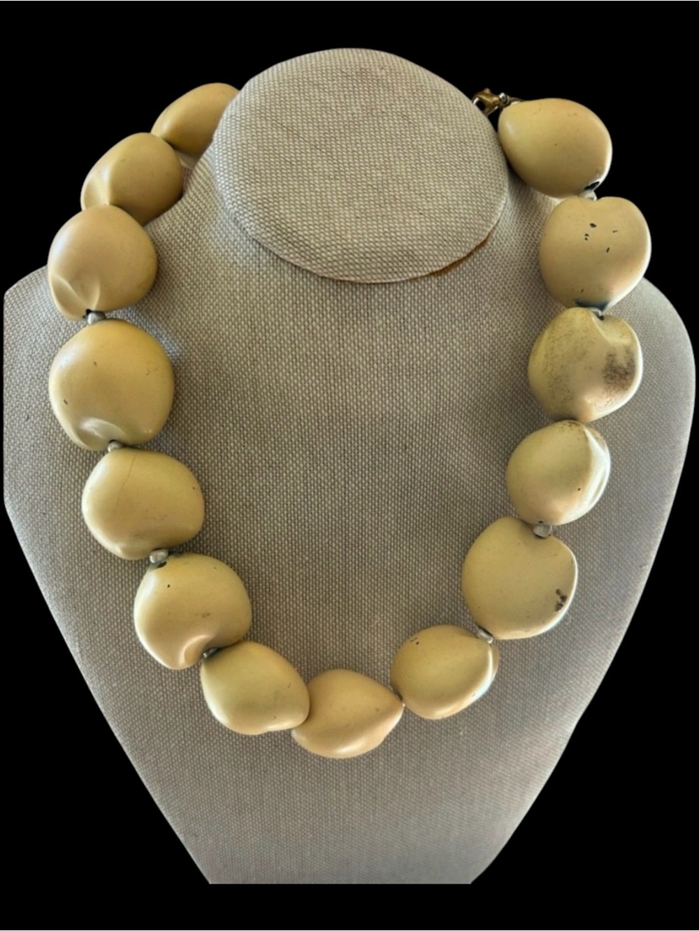 Gigi IN STYLE Vintage blonde Kukui Nut Necklace 14 Inch